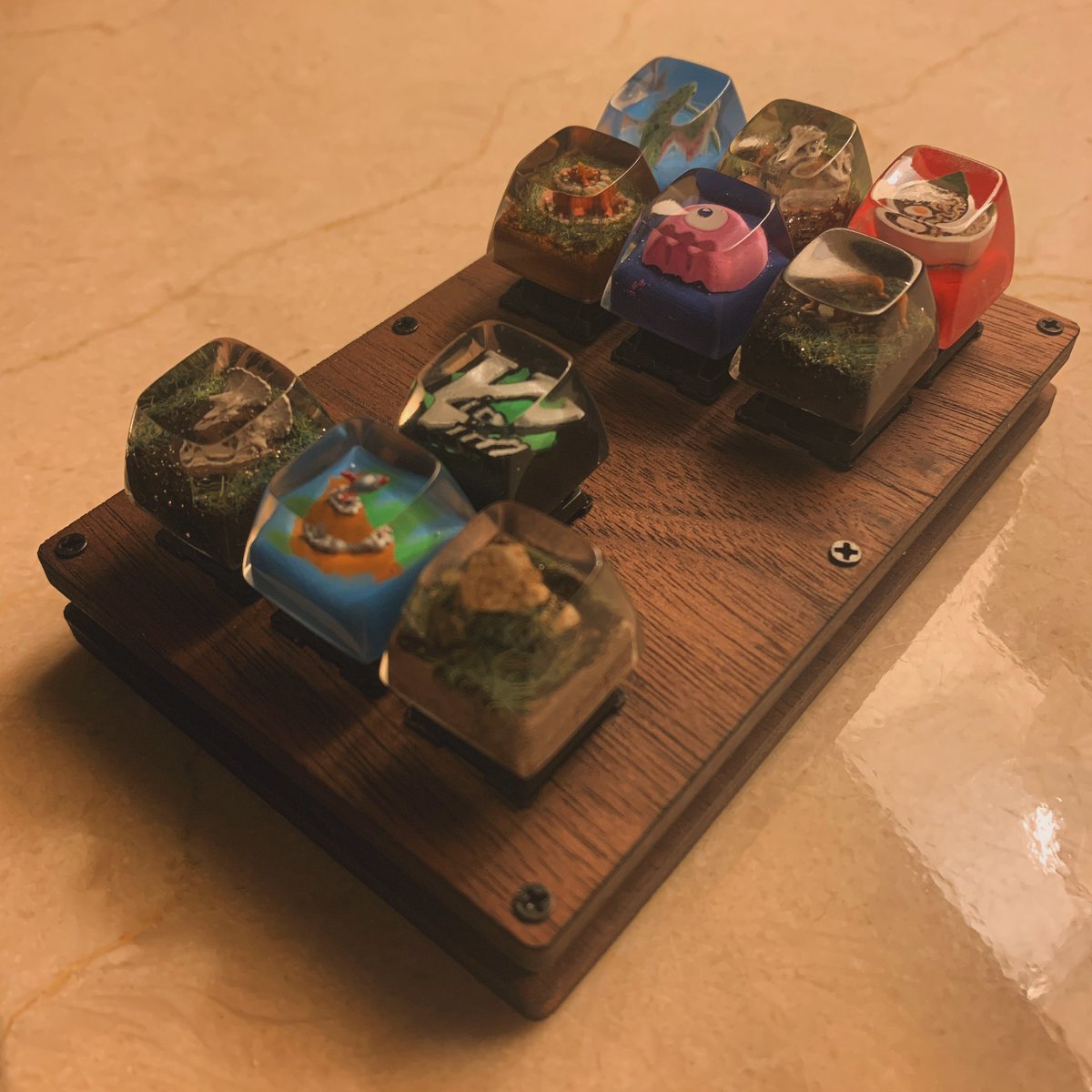 jesseleite85's tweet image. So much to say. 🔥

FINALLY got to meet @austencam in person after all these years of online nonsense, recording @campfirecoders, etc. 🥰

Not only is he good looking, he’s more polite than we Canadians apparently are, and he makes RAD artisan keycaps 👉 dapkeys.com