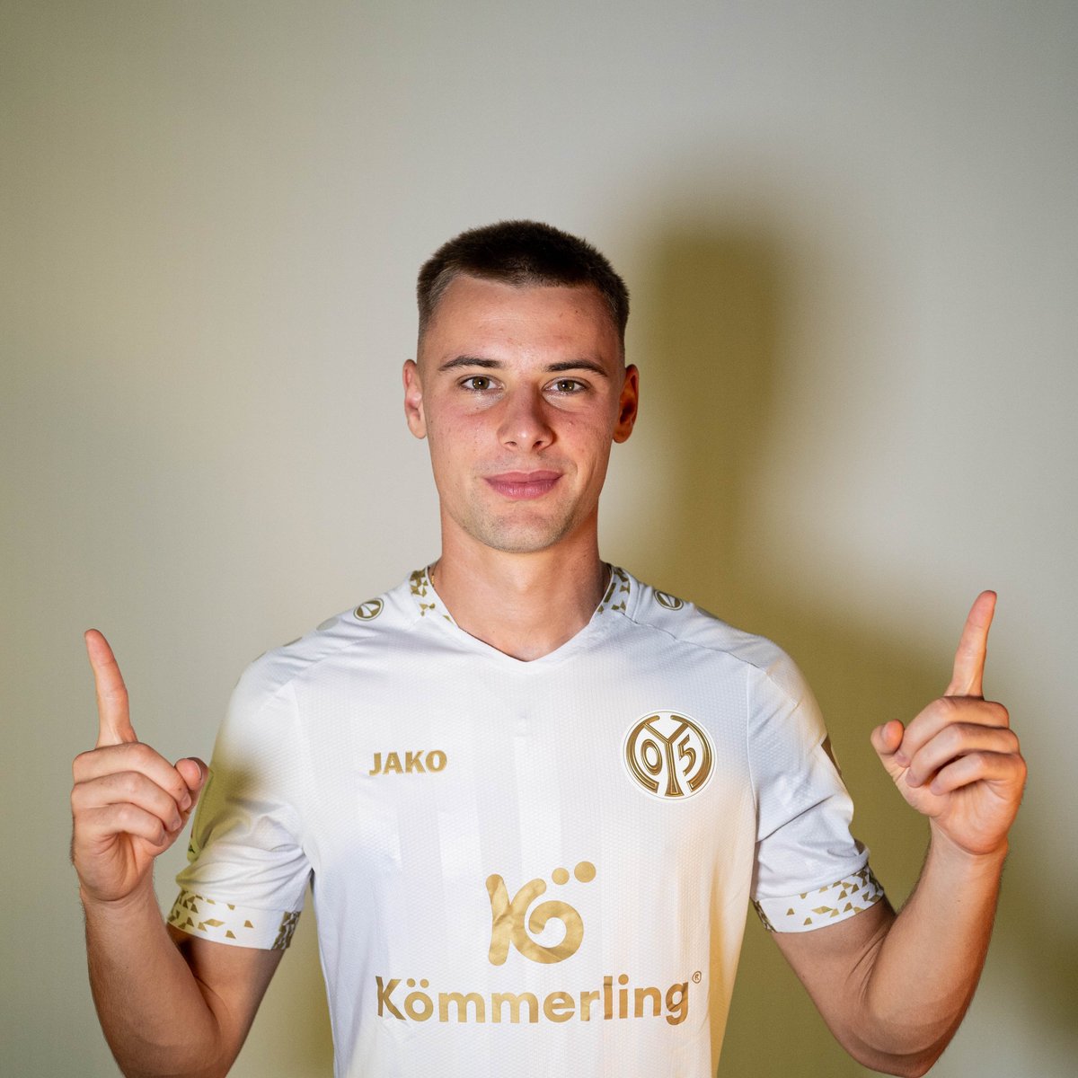 1. FSV Mainz 05 (@1fsvmainz05) on Twitter photo Willkommen in Mainz, Gabi! 🤜🤛
#Mainz05 Willkommen in Mainz, Gabi! 🤜🤛
#Mainz05