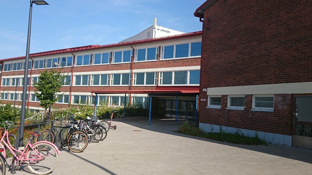 #ministerilukio 10/18. Tiede- ja kulttuuriministeri <a href="/SariMultala/">Sari Multala</a> opiskeli Mäkelänrinteen lukiossa. Mäkelänrinteen #lukio on Suomen suurin urheilun erityistehtävälukio, jolla on myös valtakunnallinen kehittämistehtävä urheilupainotuksessa. <a href="/Makelanrinne/">Märsky</a> <a href="/HelsinkiOppii/">Helsinki Oppii</a>