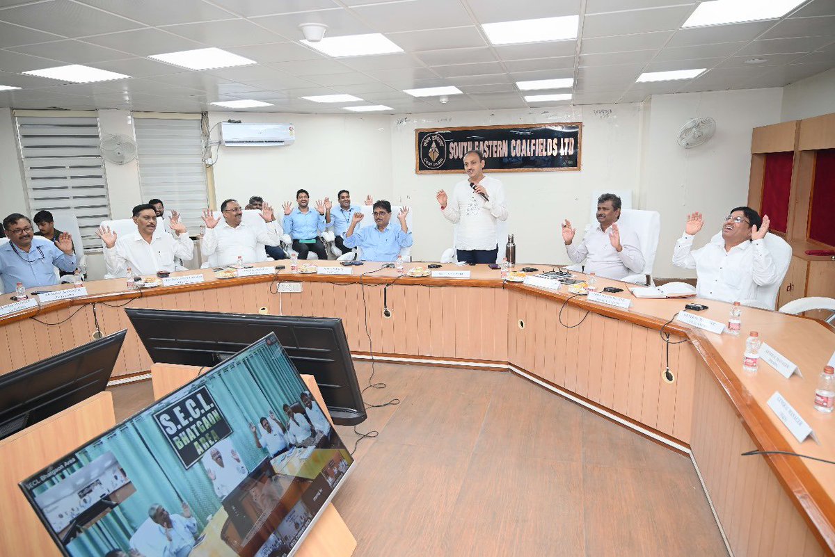 secl_cil's tweet image. Prof Chetan Singh Solanki, Professor IIT Bombay aka ‘The Solar man of India’ and founder, Energy Swaraj Foundation, India, visited SECL Corporate Office,  today . He also delivered a talk on Sustainable future. 
@CoalMinistry  @CoalIndiaHQ