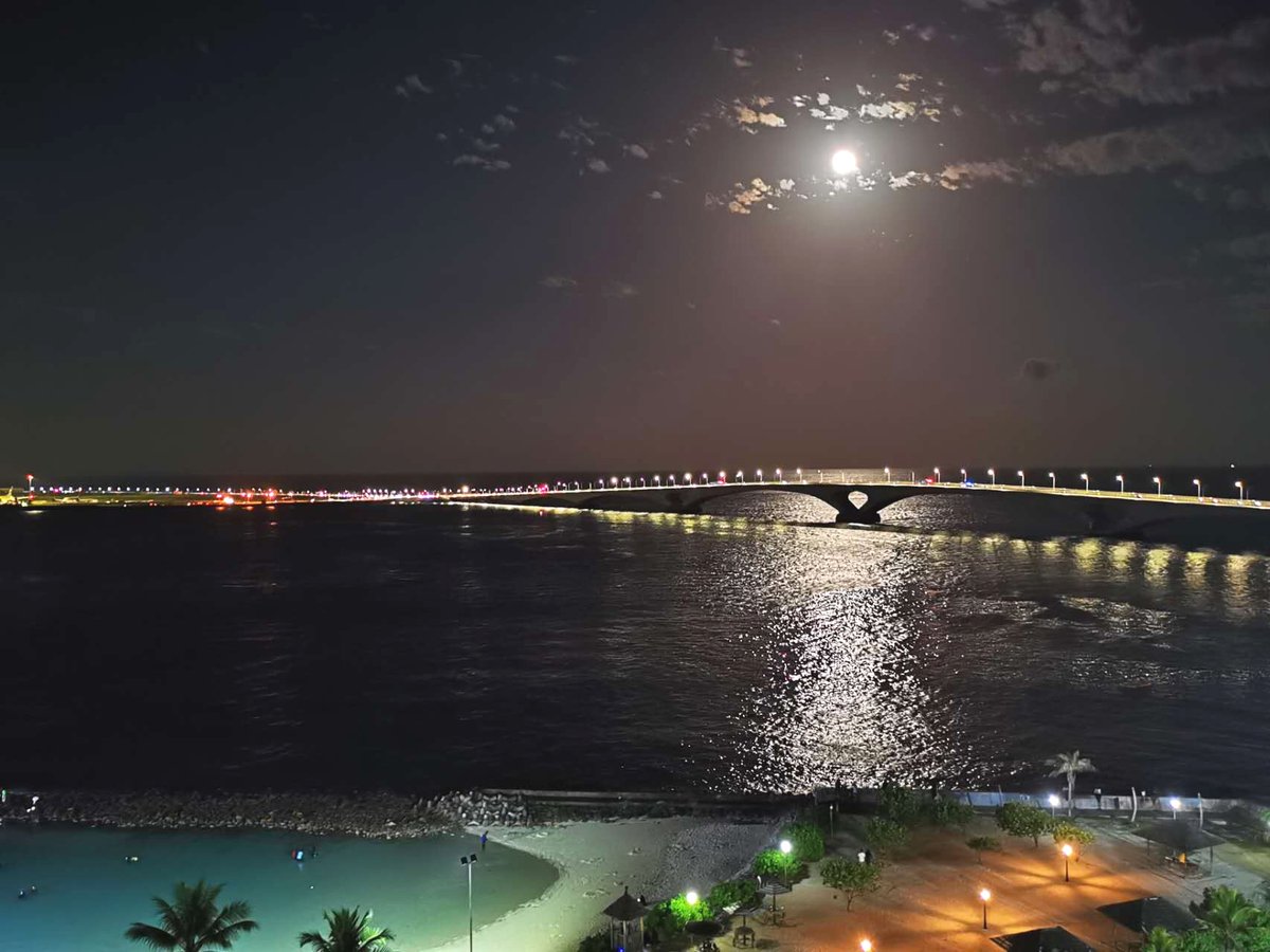 China_Amb_Mdv's tweet photo. The beauty of the China-Maldives Friendship Bridge👍🏻👍🏻👍🏻 https://t.co/ecJYqgL1pI