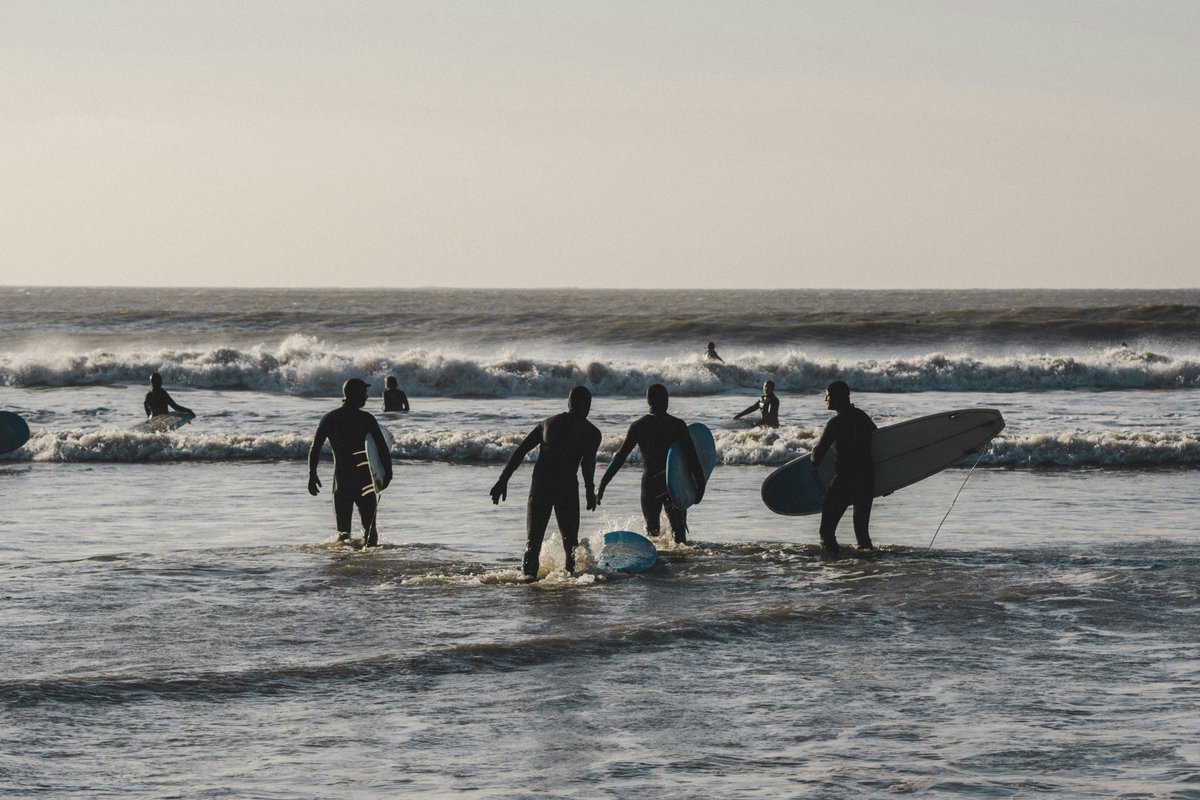 plasdwr's tweet photo. Located just 30 minutes from the stunning Welsh coastline, Plasdŵr is perfectly positioned for seaside lovers.

Here are our top three spots to visit this weekend for #NationalBeachDay:
🏄Rest Bay
🏖️Barry Island
🌊Ogmore-by-Sea

To explore your options: https://t.co/wU5dcqjr9x https://t.co/6rey0LsPZm