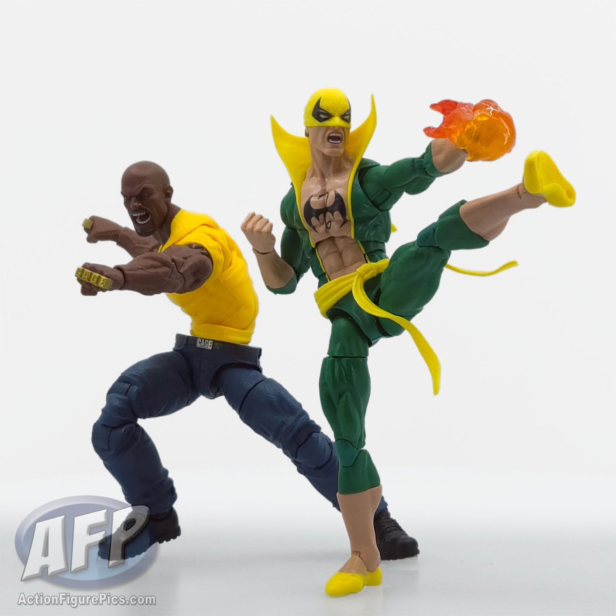Here's my homage to the cover of #PowerMan and #IronFist 54, with the #MarvelLegends 85th Anniversary 2-pack! Get them here:

amzn.to/3Z0djFS

I'm a little out of practice. Pardon the poor lighting and hasty edits.

@marvel @hasbro  #HasbroToyPic #LukeCage #HeroesForHire