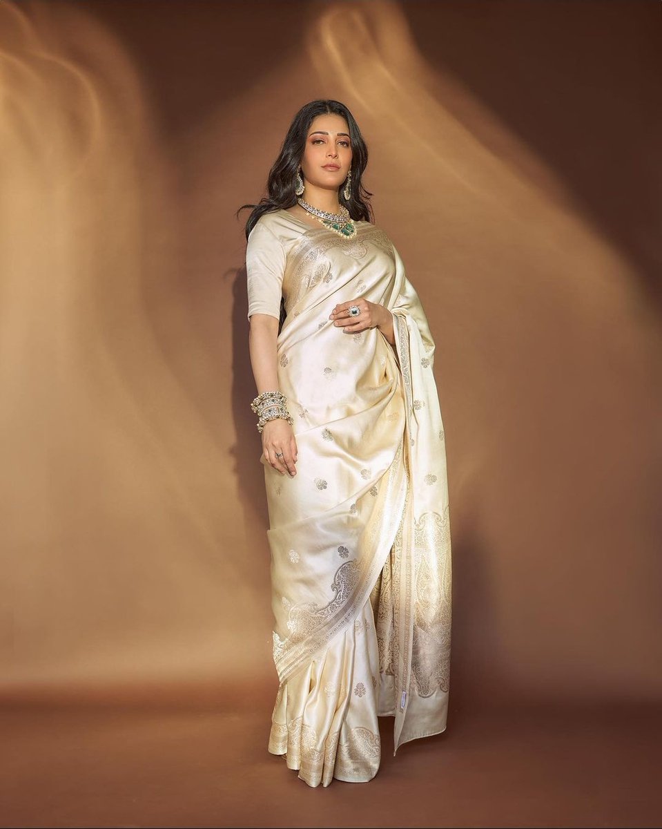 shariqs712's tweet photo. #ShrutiHaasan #Bollywood #bollywoodstars #bollywoodnews https://t.co/o8Auda4gwm