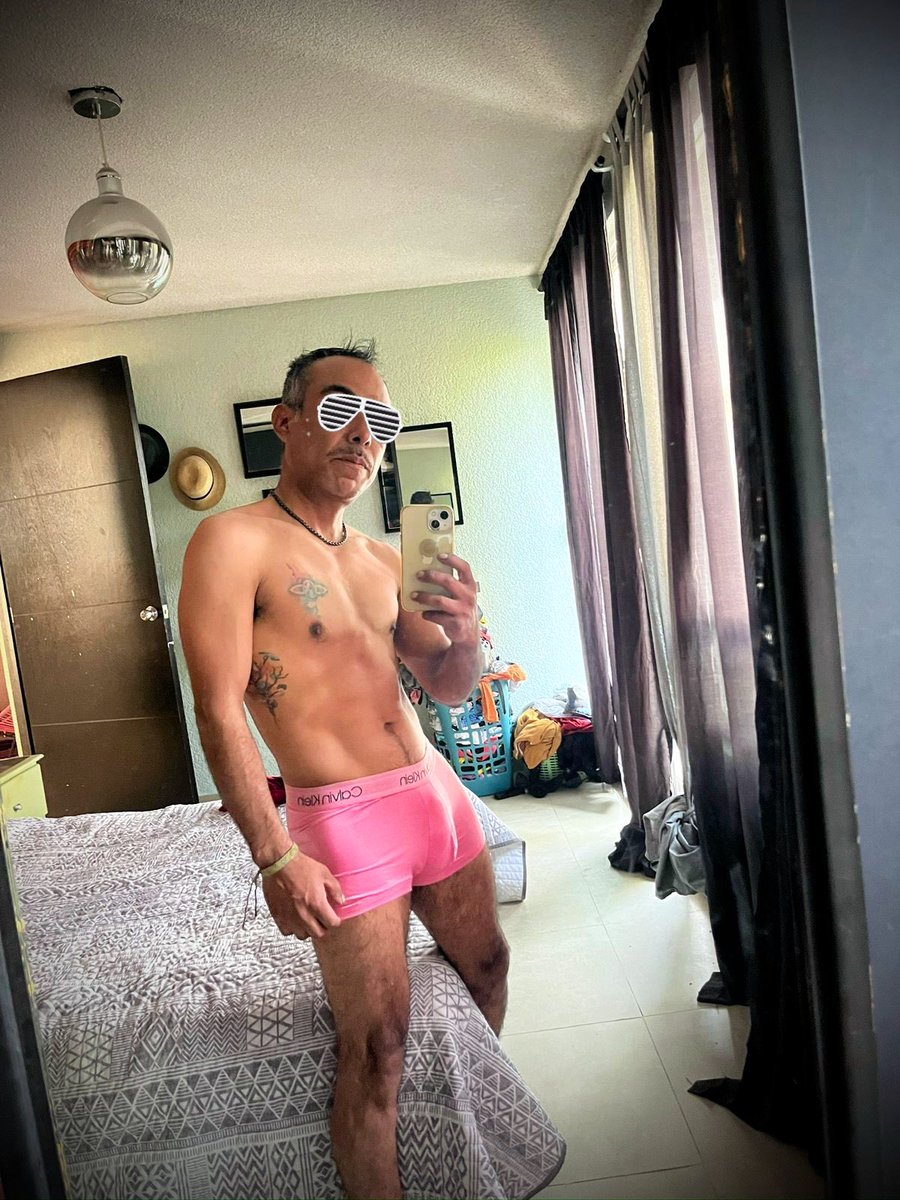 complices83's tweet photo. Es viernes y ya listos para gozar del fin de semana #ViernesDeSeducción https://t.co/JhiVO774G4