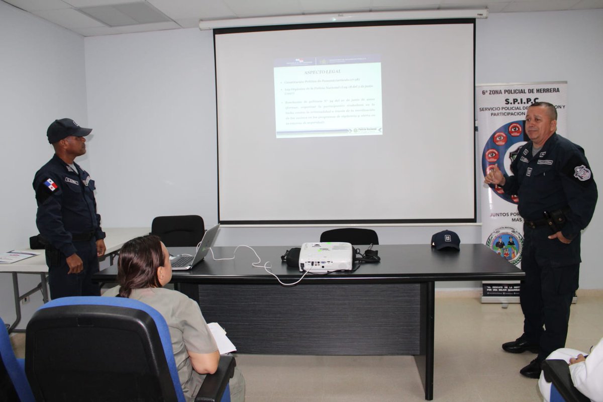 #Herrera 
Por primera vez en el hospital “Dr. Gustavo Nelson Collado”, de Chitré, se establece el programa “Hospital Vigilante”, un programa preventivo en materia de seguridad por la Policía Nacional.
