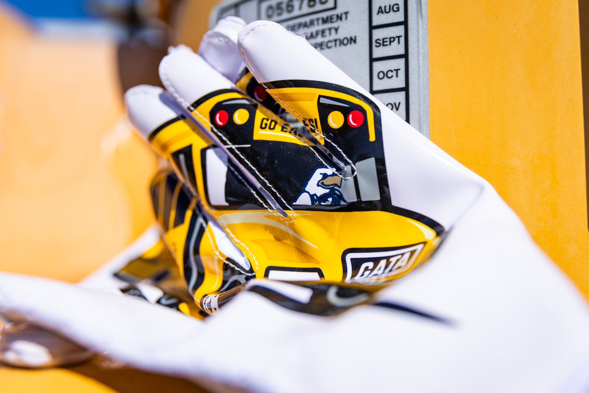 We don’t break away from tradition — we enrich it. Introducing our 2024 game day gloves. Blue collar work ethic on display!!

HAIL SOUTHERN AND NO PLACE ELSE!