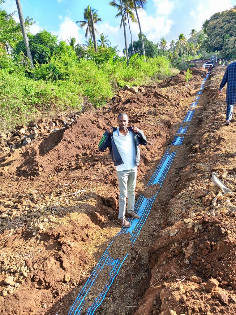 UN Volunteers (@unvolunteers) on Twitter photo #DYK that most UN Volunteers in Comoros 🇰🇲 serve on the frontlines of the <a href="/UN/">United Nations</a> response 🇺🇳?
Meet Mbaribo, a Water Infrastructure Specialist with <a href="/PNUD_Comores/">PNUD Comores</a>, who volunteers to improve daily life for the local population. #DYK that most UN Volunteers in Comoros 🇰🇲 serve on the frontlines of the <a href="/UN/">United Nations</a> response 🇺🇳?
Meet Mbaribo, a Water Infrastructure Specialist with <a href="/PNUD_Comores/">PNUD Comores</a>, who volunteers to improve daily life for the local population.