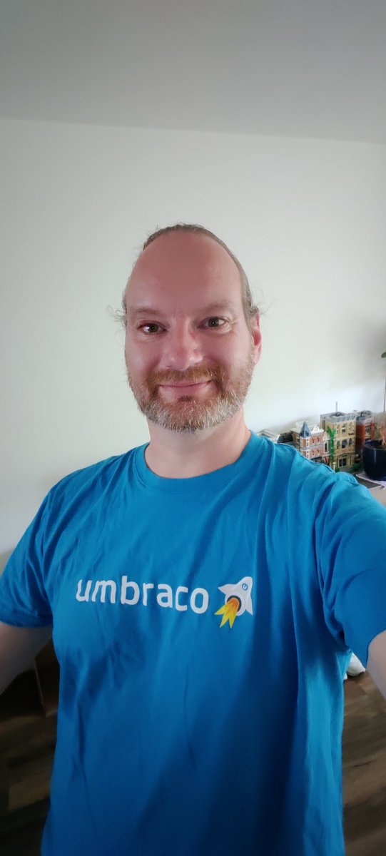 sjvisschers's tweet image. And just because it&apos;s a special one, one more pic. #umbracoTees @umbraco