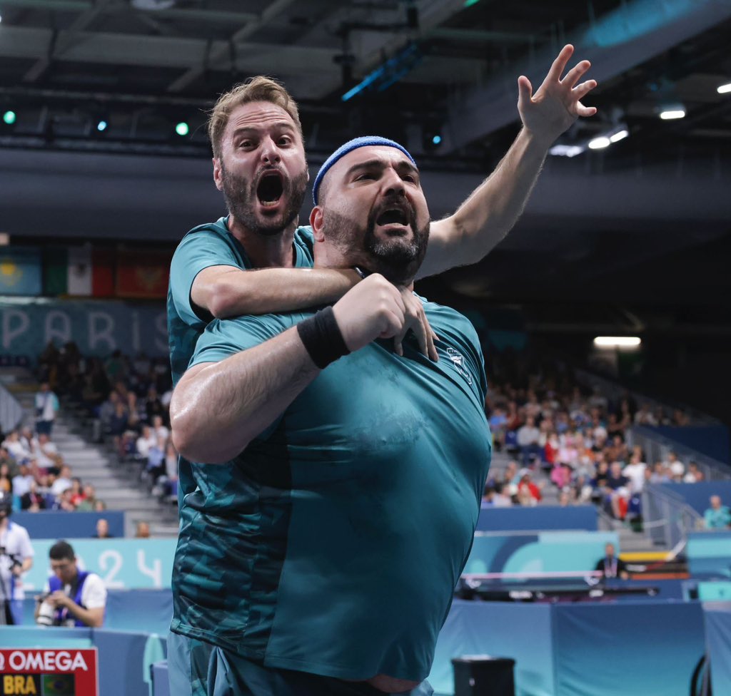 CLÁUDIO E LUIZ GARANTEM MEDALHA! 🏓

A dupla Cláudio Massad e Luiz Filipe Manara 🇧🇷 garantiu mais uma medalha para o tênis de mesa brasileiro em Paris 🇫🇷

Os brasileiros venceram Mateo Boheas e Thomas Bouvais 🇫🇷 por 3 games a 1 (5/11, 11/6, 11/7 e 11/8) nas quartas de final.

Na