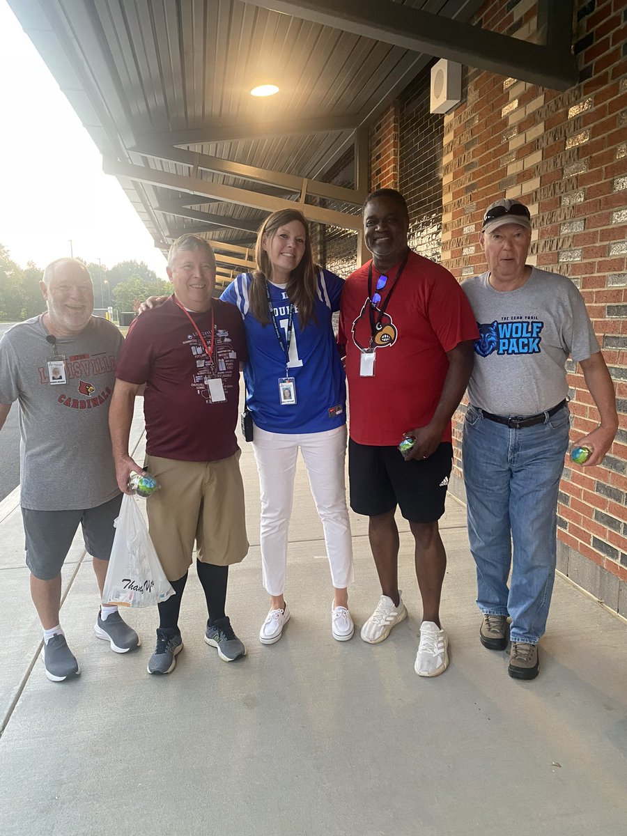KaraJo_Ammerman's tweet photo. PTSA has treats for ALL of our Wolfpack! Oh and it is “College Spirit Day!” #ExpectgreaTness #GoCards https://t.co/q2kovt2c8I
