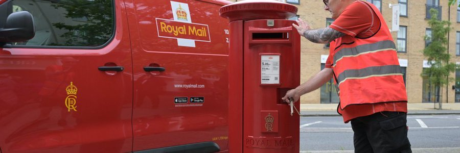 spreadplease's tweet photo. I have paid £16.55 only because it is guaranteed next day delivery within UK. It has never been delivered.    
8 out of 10 times failed to deliver next day.   
Why choose special guaranteed delivery?
Ms Emma Gilthorpe CEO @RoyalMailHelp @RoyalMail https://t.co/ieg1yMeKBi