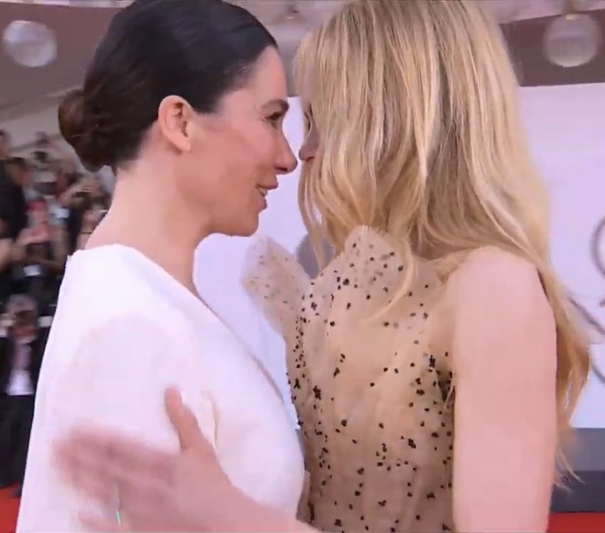 NICOLEKIDAMN's tweet photo. Lesbianism at its finest #Venezia81 #Babygirl https://t.co/YggSNx6AAH