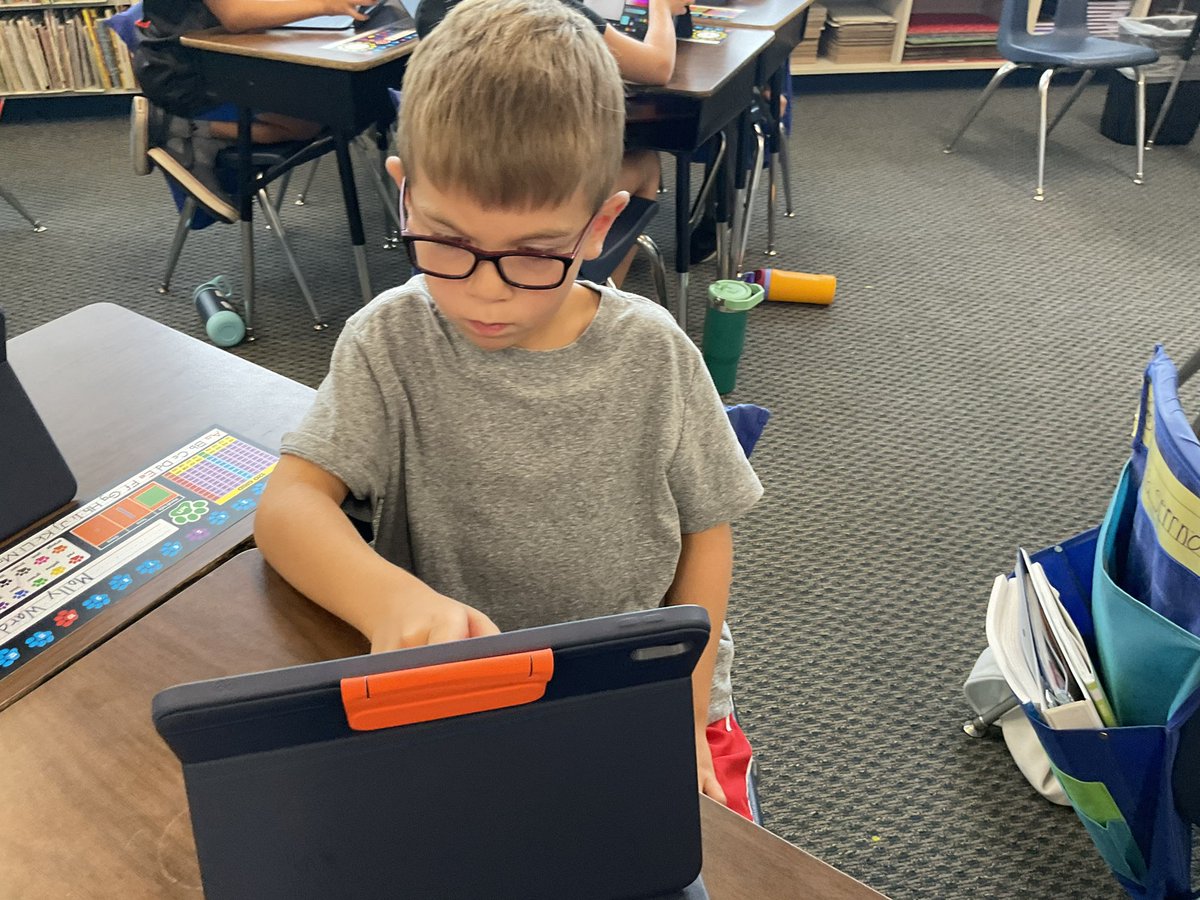 Can you believe that 2nd graders are so amazing and can already use split screen and more in Keynote!?!?@bmirandad70’s class was amazing! #D70SparksInnovation ✨#d70shinyapple #d70cougars