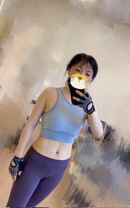 影響腹肌最大的因素不是鍛鍊,而是光線😂 