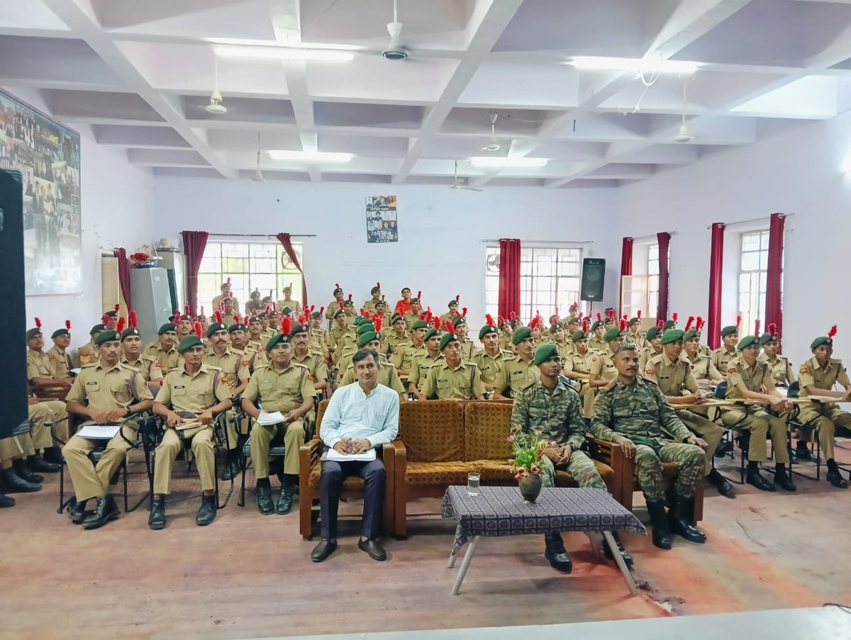 NCCDteRajasthan's tweet photo. "Highly productive lecture on 'The Recruitment Process for Army Officer' delivered by Lt Rohit of the 22 Guard Regt to our NCC cadets at Govt PG College Barmer. 
An inspiring session for our future leaders! 🇮🇳 #NCC #NCCDteRajasthan @adgpi @gpsingh3para @DDNewslive @HQ_DG_NCC https://t.co/l5SWA9SMgh