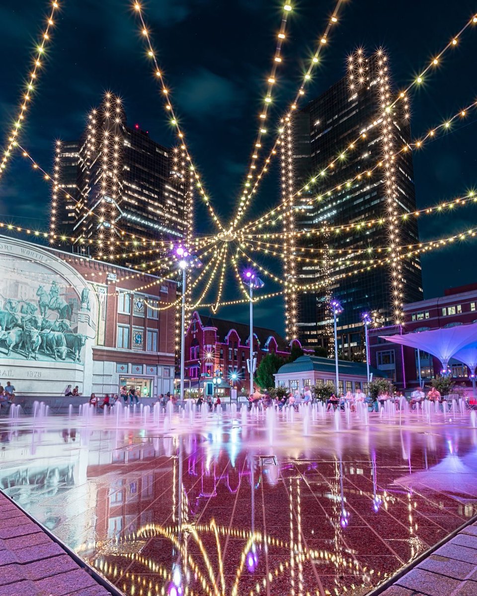 Looking for great date night ideas? Check out live music in Sundance Square every Thursday, Friday, Saturday and Sunday evening!⁠
⁠
Visit <a href="/sundancesquare/">Sundance Square</a>music socials each week for the line-up 🎶⁠⁠
⁠
📸: <a href="/itsdarah/">darAH</a>
📍: @sundancesquare