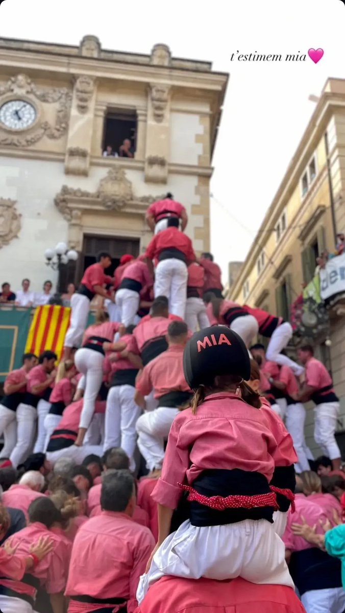 fermiin_JR's tweet image. Honor i força Mia! 
Tots estem amb tu!
Te’n sortiràs!💖💖
#castellers #castells 
@collavella
