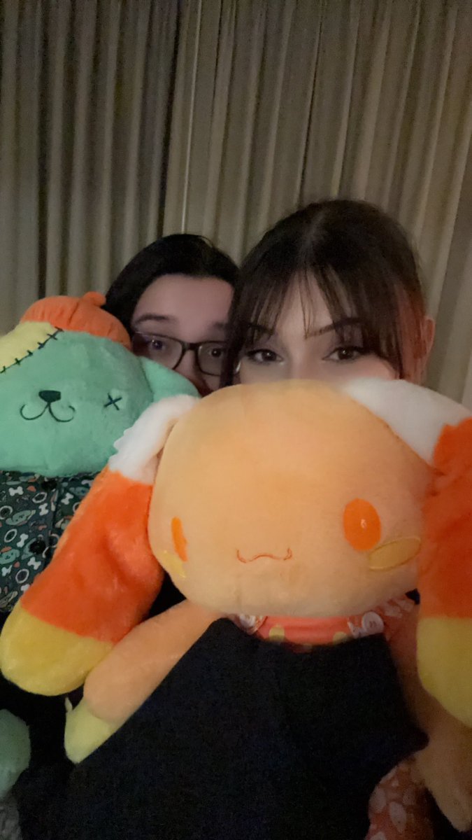 asuhjsnn's tweet photo. got to see the LOVE OF MY LIFE!!!! i love you sososo much :3 im coming back tomorrow @niightfall https://t.co/sKuWBlyNDU