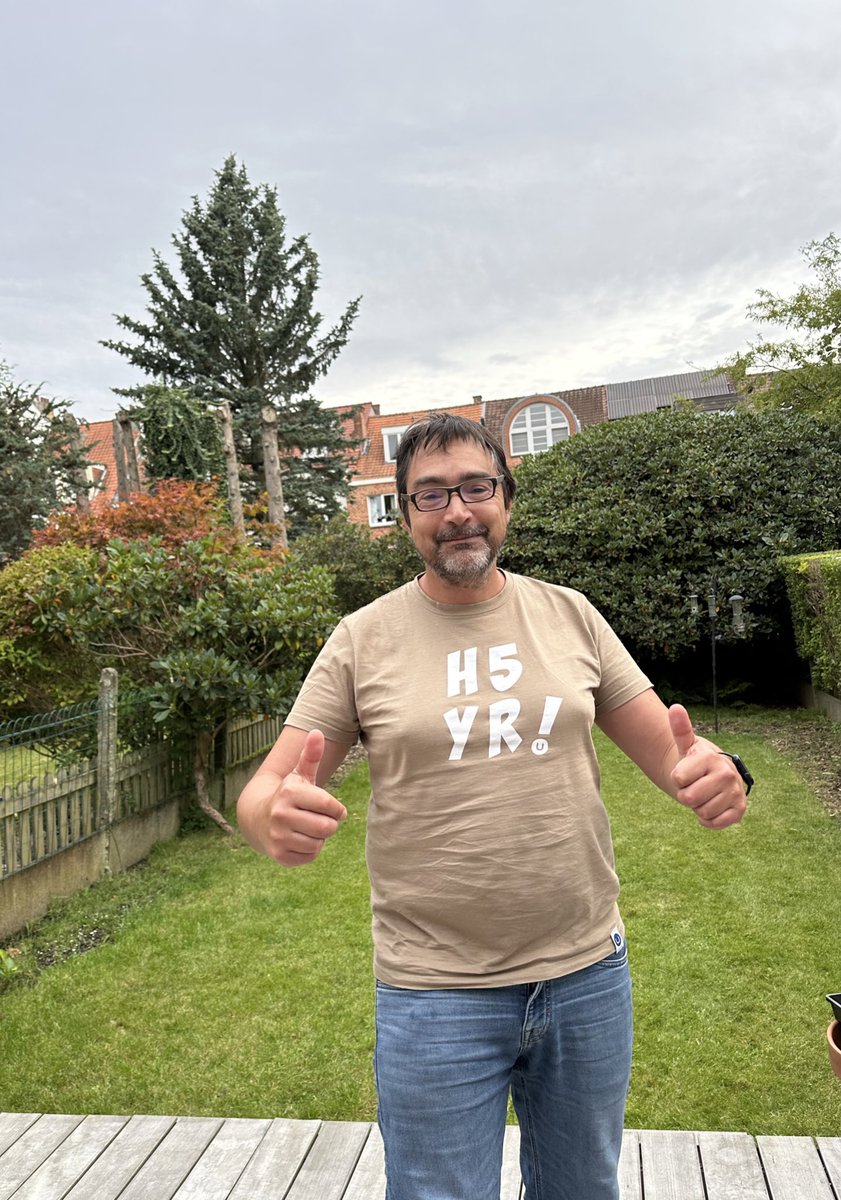 simonech's tweet image. Godspeed Kim!
#h5yr #umbracotees