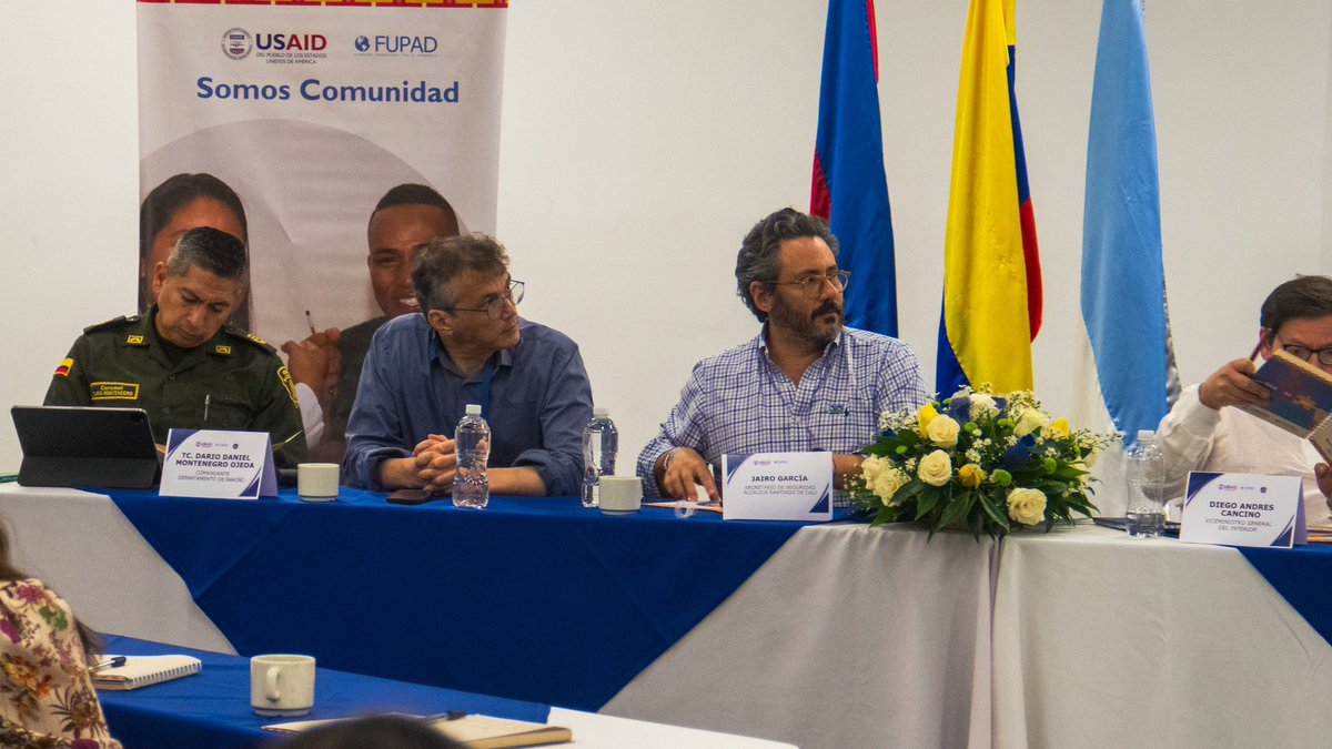SeguridadCali's tweet photo. Creemos en la importancia de unirnos y reconocer las problemáticas de la región.

Acompañamos el Encuentro de Integración Regional Cauca - Nariño, analizando los retos y compromisos por la seguridad en el sur occidente colombiano y así avanzar en la implementación de los PISCC. https://t.co/IOrGbqSM3H