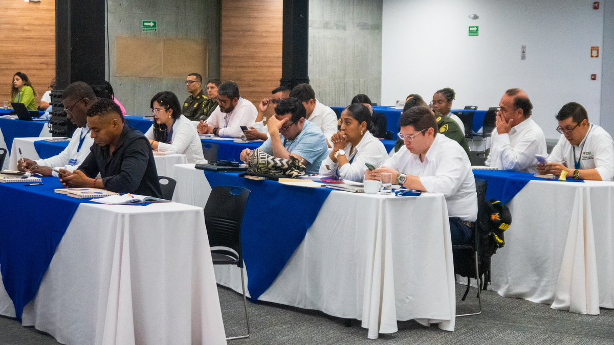 SeguridadCali's tweet photo. Creemos en la importancia de unirnos y reconocer las problemáticas de la región.

Acompañamos el Encuentro de Integración Regional Cauca - Nariño, analizando los retos y compromisos por la seguridad en el sur occidente colombiano y así avanzar en la implementación de los PISCC. https://t.co/IOrGbqSM3H