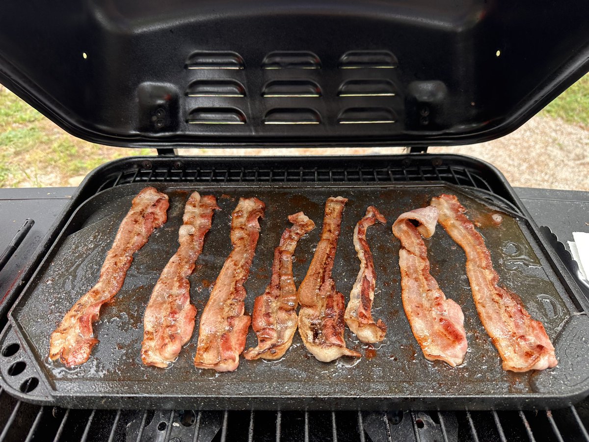 MDurnion's tweet photo. 🥓 + 🥞 + 🍌 + 🫐 = Hearty Bush Breakfast of Champions. #bushbreakfast #Calabogie https://t.co/rhz79KAwJQ