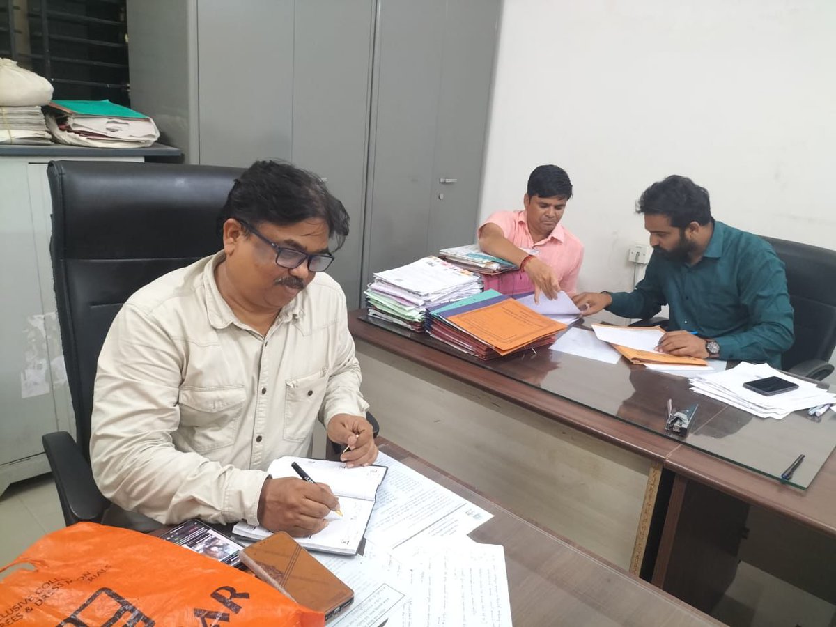Info_Vadodara's tweet photo. It is almost midnight! Still the district admin people are working in the office. These employees are finishing paper work to ensure that the disaster affected people get immediate financial help.
#LetsCare

@CollectorVad @ddo_vadodara @CMOGuj @InfoGujarat https://t.co/zCioXmXF8z