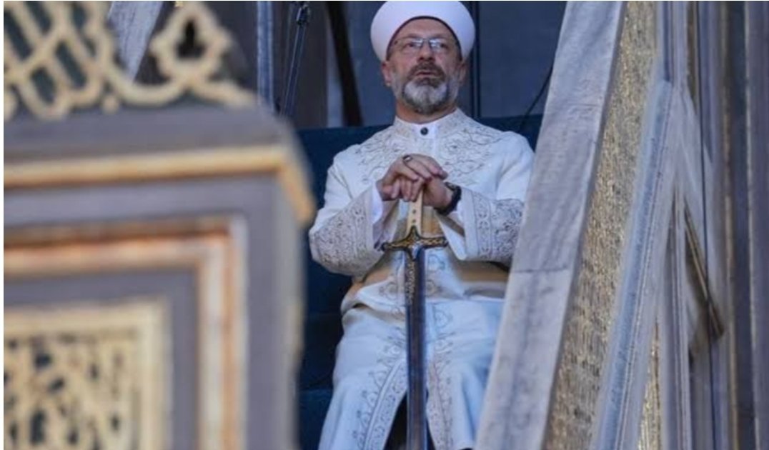 Atatürk'ün kurduğu Diyanetin başında olup yıllardır birkez Anıtkabire gitmemiş hiç bir zaman  Atatürkü anmamis bu şahıs 
Yeter artık görevden alınsın diyenler 👋