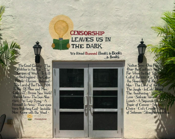 BooksandBooks's tweet image. Censorship darkens our world; we’re here to keep it bright. ✨📚

#booksandbooks #censorship #FreedomToRead  #standwiththebanned #fREADom #booktwitter