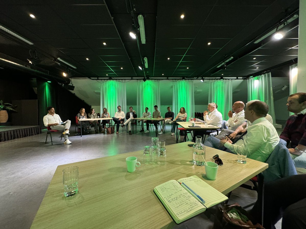 aj_boot's tweet image. Fijn om samen te komen met CDA’ers en CDJA’ers van het 50/50-project! Leuke uitwisseling van ervaringen met het mentorprogramma van de CDA Academie. Heel tof om als jongere te mogen leren van meer ervaren CDA’ers 💚

@cdavandaag @CDJA