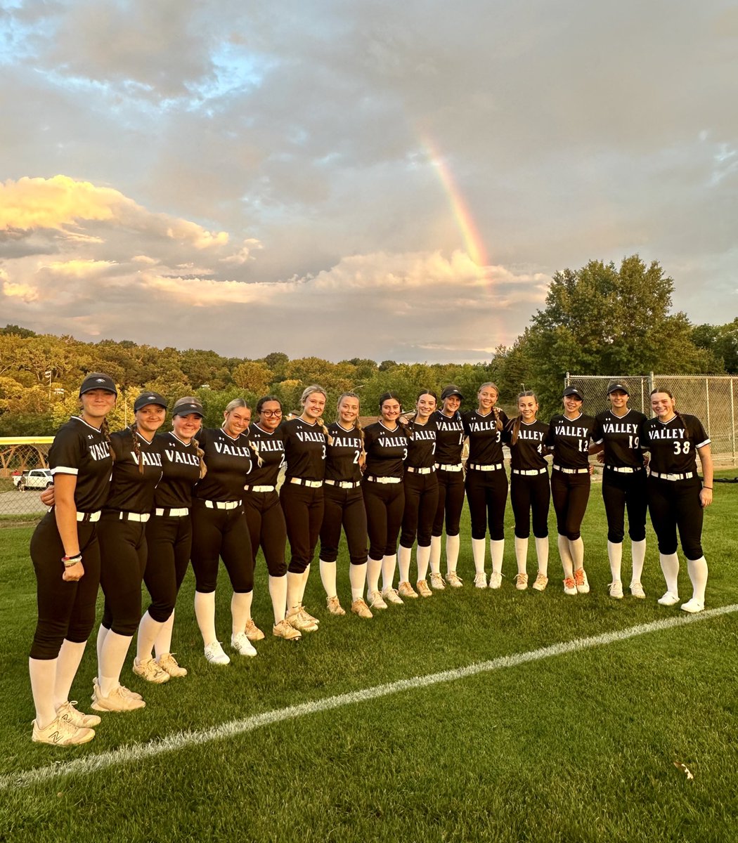 Gorgeous scene this morning before the start of the GKC Tournament to kick off our season which saw us go 2-0 in pool play. 
3-0 vs Kearney 9-0 vs Odessa

#OneValley