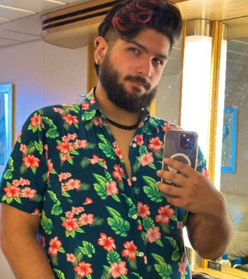 Sergi_Oh01's tweet photo. #NewProfilePic  obligatory sun kissed vacation picture https://t.co/xtuJTF7H5i