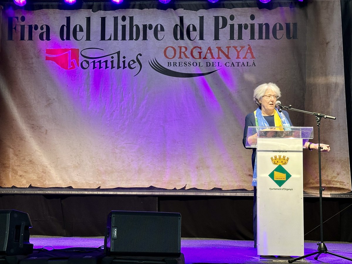 Ara mateix a #Organyà amb <a href="/jesus_alturo/">Jesús Alturo i Perucho</a> <a href="/UABBarcelona/">Universitat Autònoma de Barcelona</a>. Conferència inaugural de la #FiraLlibrePirineu 📚📚📚de <a href="/MariaMerceRoca/">Maria Mercè Roca</a>, degana de les <a href="/lletres/">Lletres catalanes</a> catalanes. El #català, la llengua, és aliment de l’esperit! Allò més autèntic en les meves obres és la #llengua!