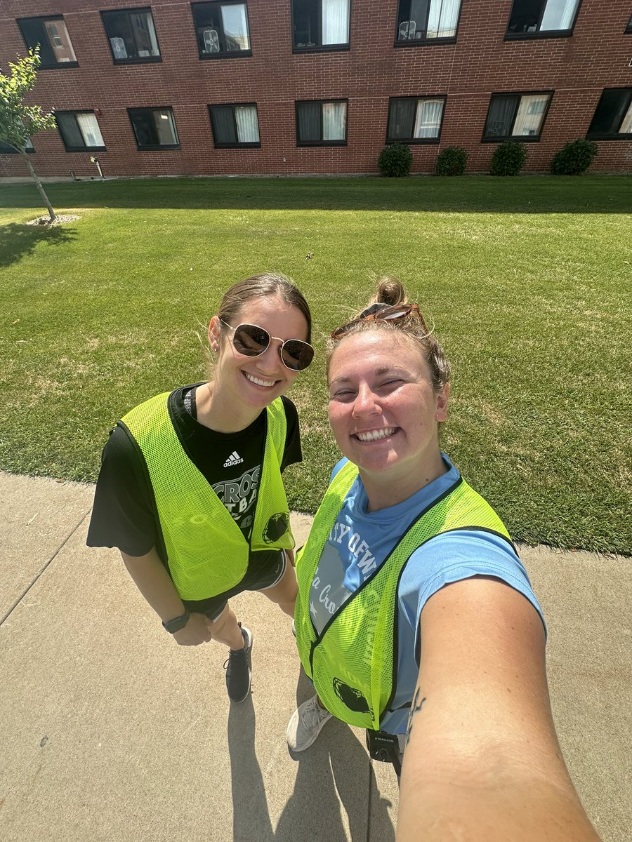 UWLSOFTBALL's tweet photo. Helping baby eagles move in today! Wishing everyone a great school year! #AsAnEagle #moveinweekend #goeags ๐ฆ
https://t.co/KPr9eplOK4