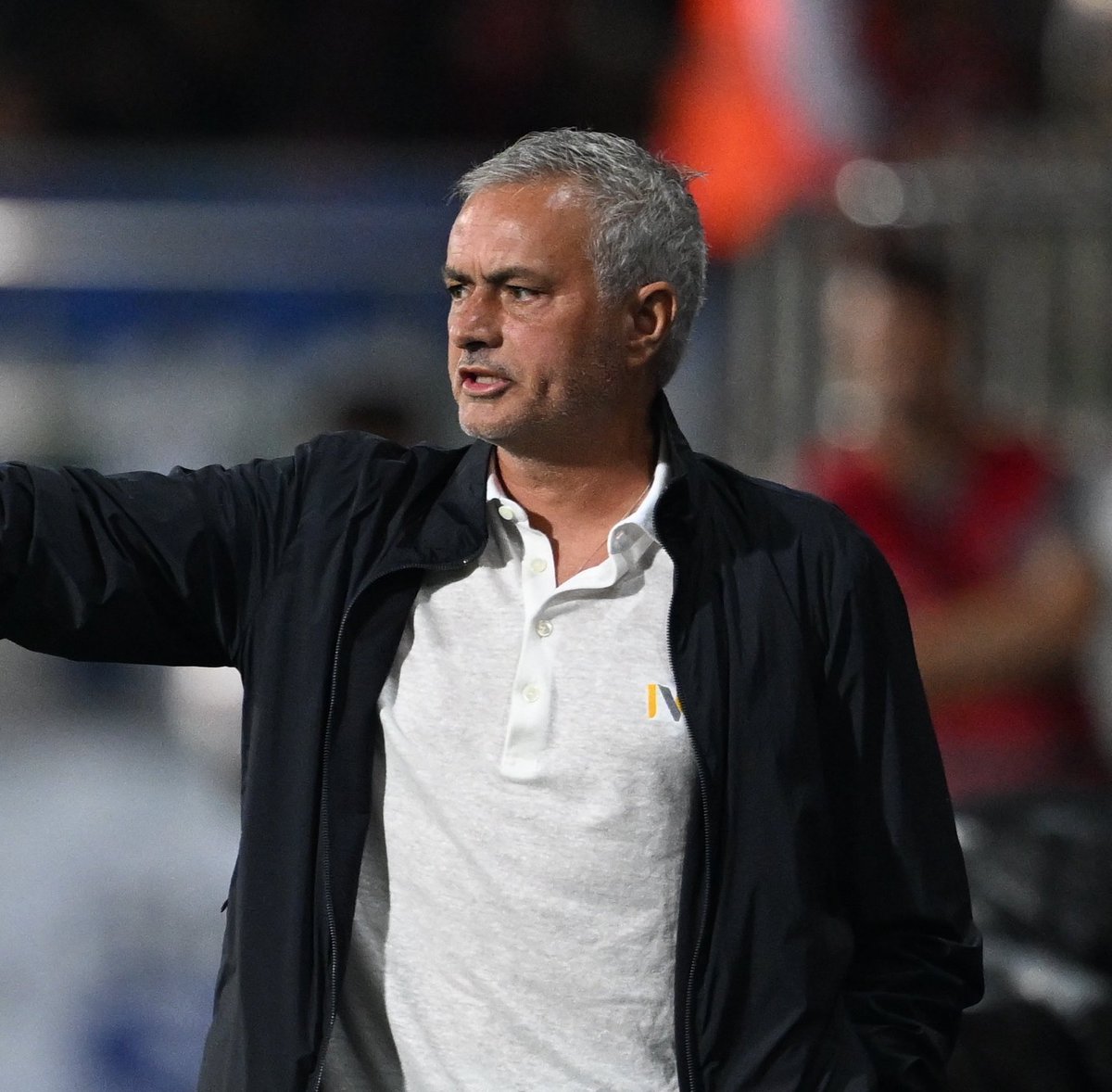 Jose Mourinho Türkiye 🇹🇷 (@mourinhoturkiye) on Twitter photo Fatih Tekke: (Jose Mourinho için) "Fenerbahçe’nin başında videolarını izleyerek teknik direktör olduğumuz bir adam var." Fatih Tekke: (Jose Mourinho için) "Fenerbahçe’nin başında videolarını izleyerek teknik direktör olduğumuz bir adam var."