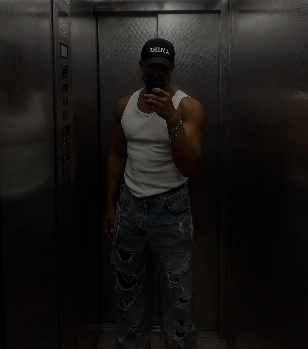 Lucrezia_mont's tweet photo. DDM sempre un gran bel vedere 🤤🫦

Sempre molto GNAM ❤️‍🔥
#ddm https://t.co/RIV7ozFKnL