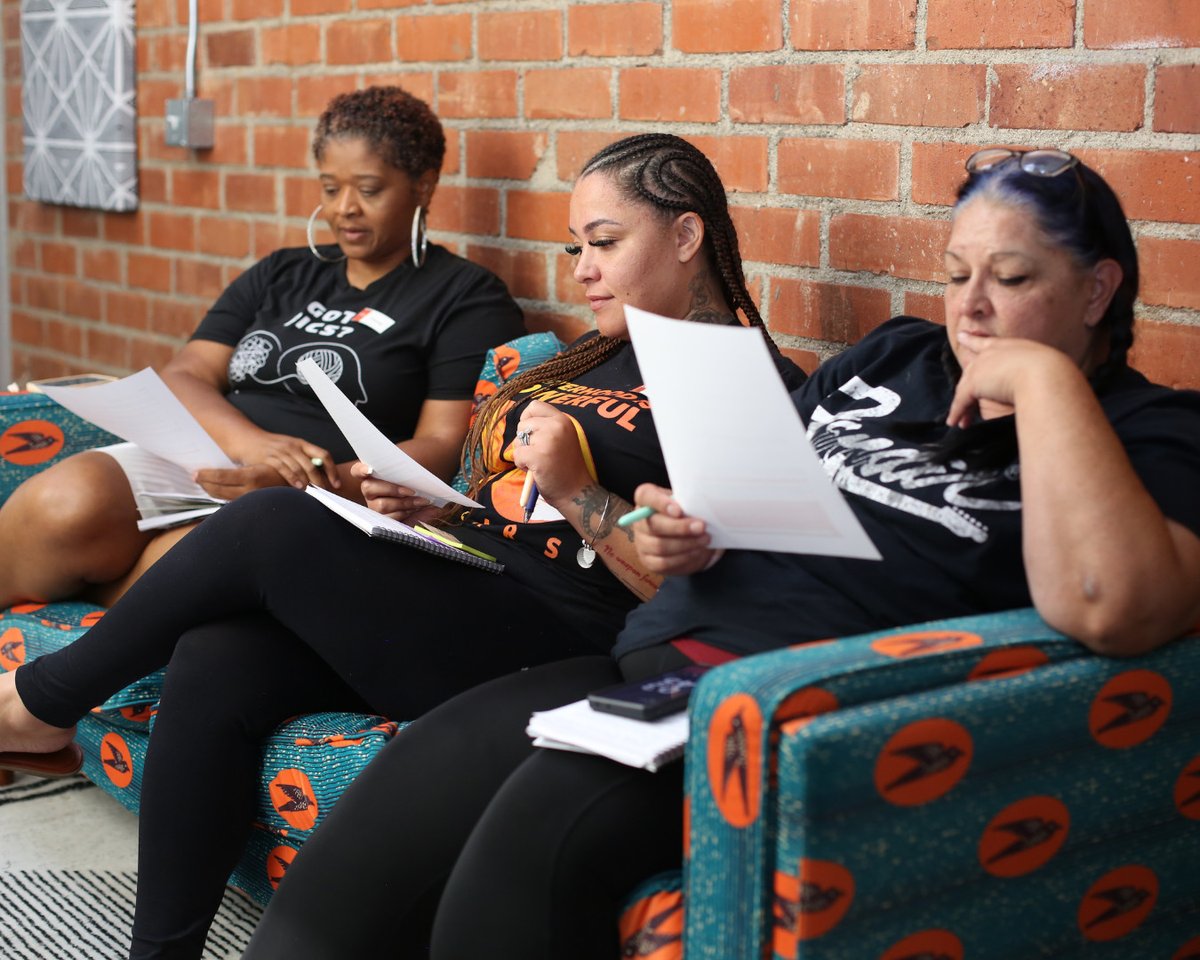 essie4justice's tweet photo. Earlier this month, we gathered in Oakland and LA to kick off our 2024 Campaign School! ✊🏾🧡✊🏾 This weekend we'll be together for a 3-day in-person retreat and continue to strengthen our power-building and campaigning skills. Stay tuned!
#SisterhoodIsPowerful #CampaignSchool https://t.co/tXkfp3mtYO