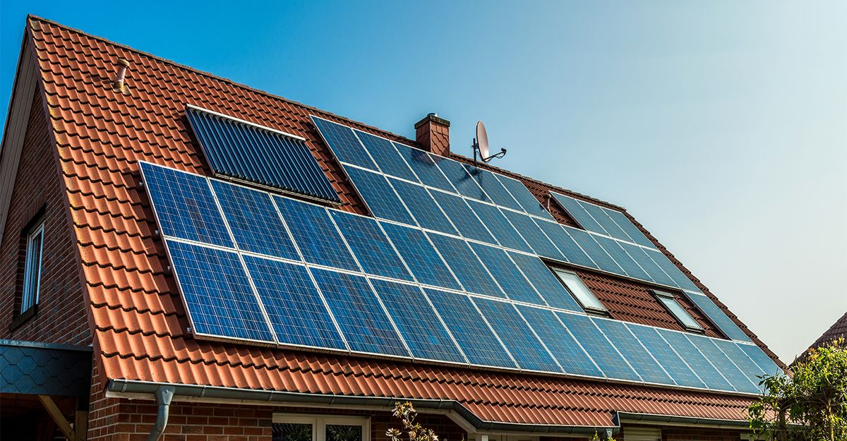 cubillinois's tweet photo. Solar is a great deal in Illinois, but use caution if somebody knocks on your door to pitch an offer. Read CUB's tips article--which includes a "no soliciting" poster you can download: https://t.co/0KcIONe4Hw https://t.co/TDVqaTqqhM