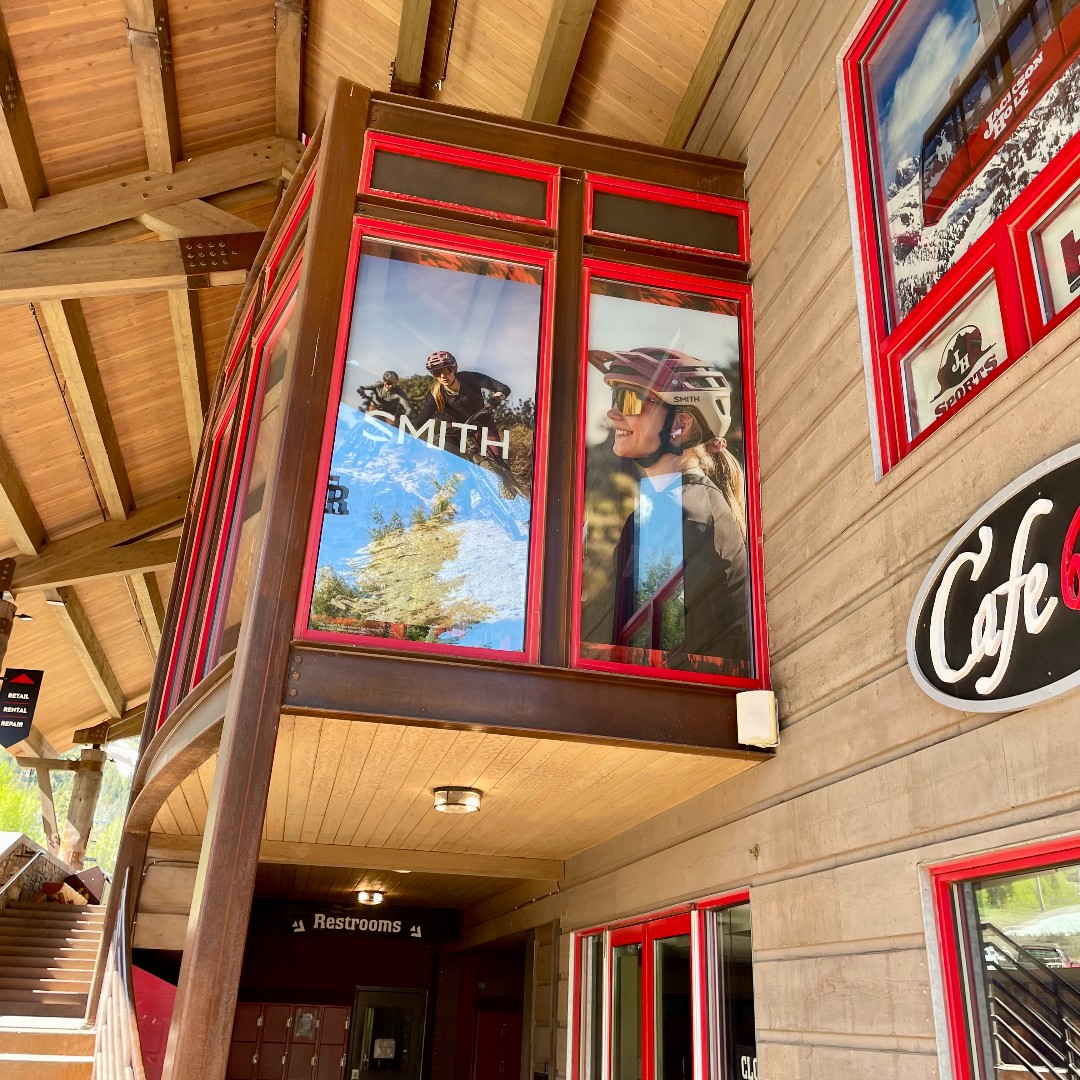 gravity_graphic's tweet photo. Rotating displays in your windows can be a great way to feature the amazing brands you stock. This Smith display was installed at Jackson Hole Sports in Teton Village. 

#GravityGraphics #banners #windowdisplay #Smith #outdoorgear #helmets #branding #graphics #retaildisplay https://t.co/gw30WF8kWn