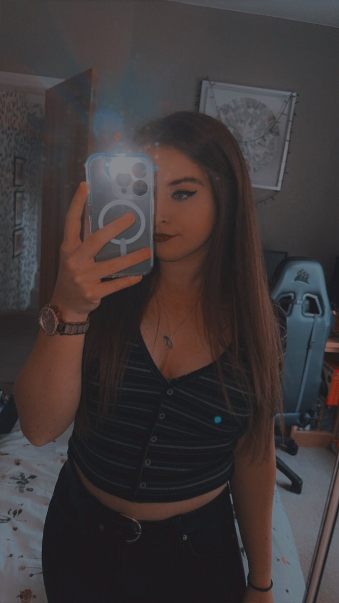 emsysharp's tweet photo. She’s off out 🍻 https://t.co/5c8NjCIjxv