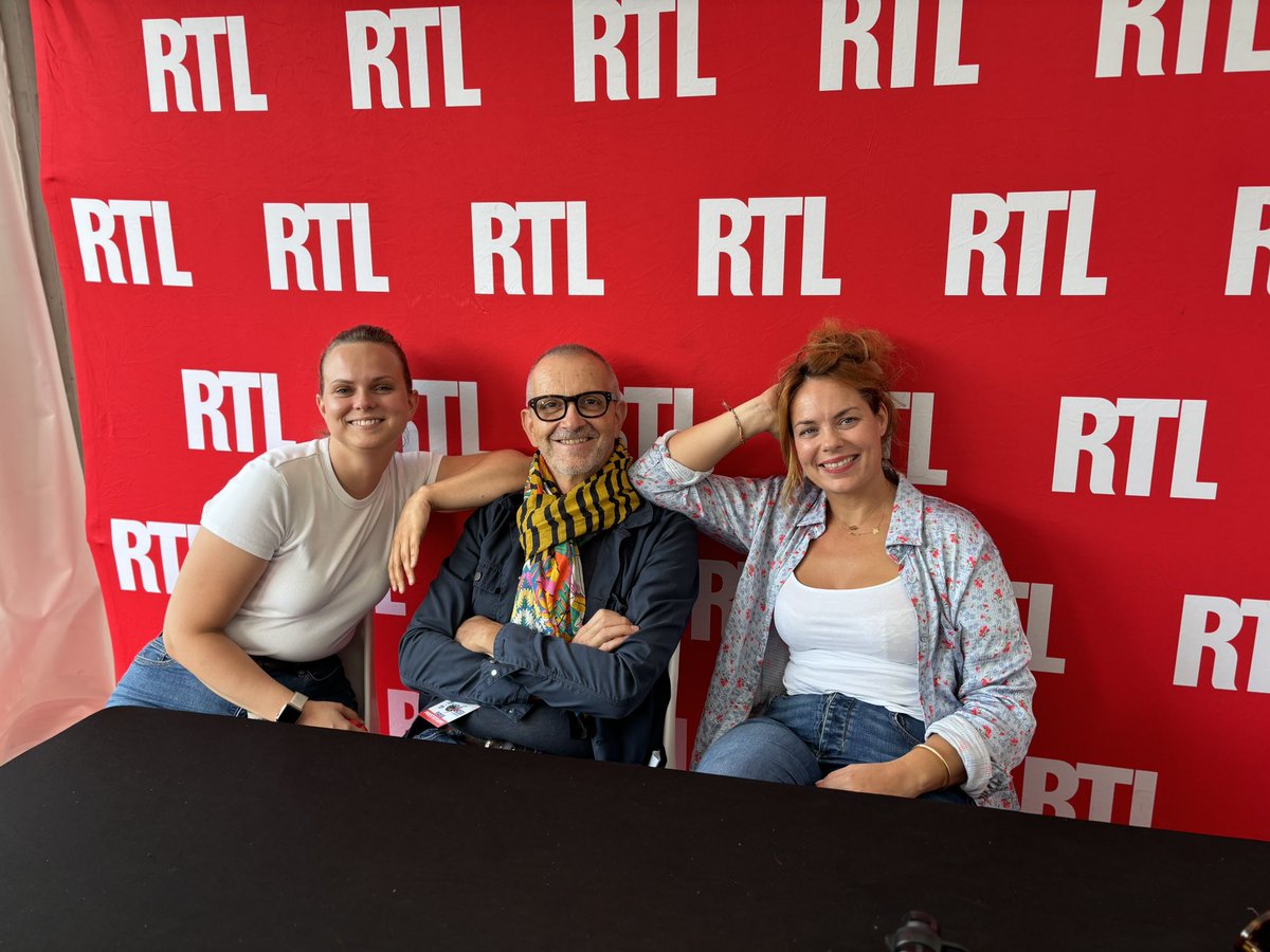 L’équipe de <a href="/LHeureDuCrime/">L'Heure du Crime</a> sur le stand <a href="/RTLFrance/">RTL France</a> de la foire de Châlons-en-Champagne. 👋🏼📻