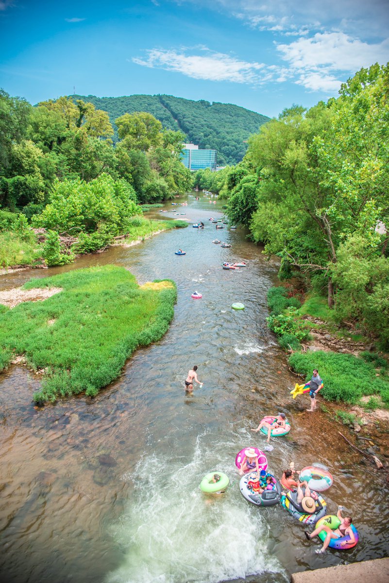 visitvbr's tweet image. Check out our official guide to all things fun for Labor Day Weekend! 😍
visitroanokeva.com/blog/post/thin…