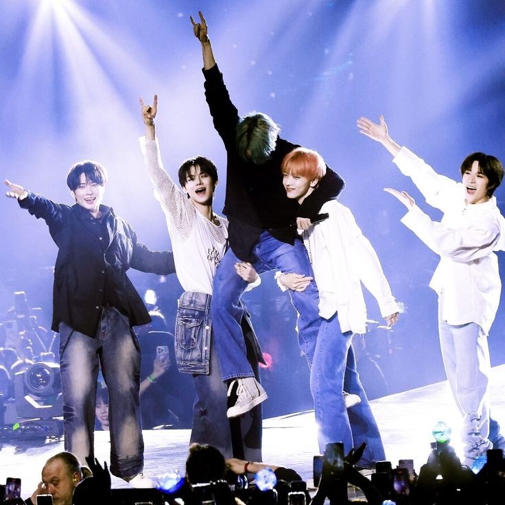 nikisruby's tweet image. Eu tenho um grande carinho por essa conta aqui e o ambiente dela em si. Eu conheci muita gente legal, participei de projetos, acompanhei cada momento dos meninos, passei por cada surto coletivo. Foi simplesmente incrível estar aqui, agradeço aos meus moots. Abraço, amo vocês!! 💜