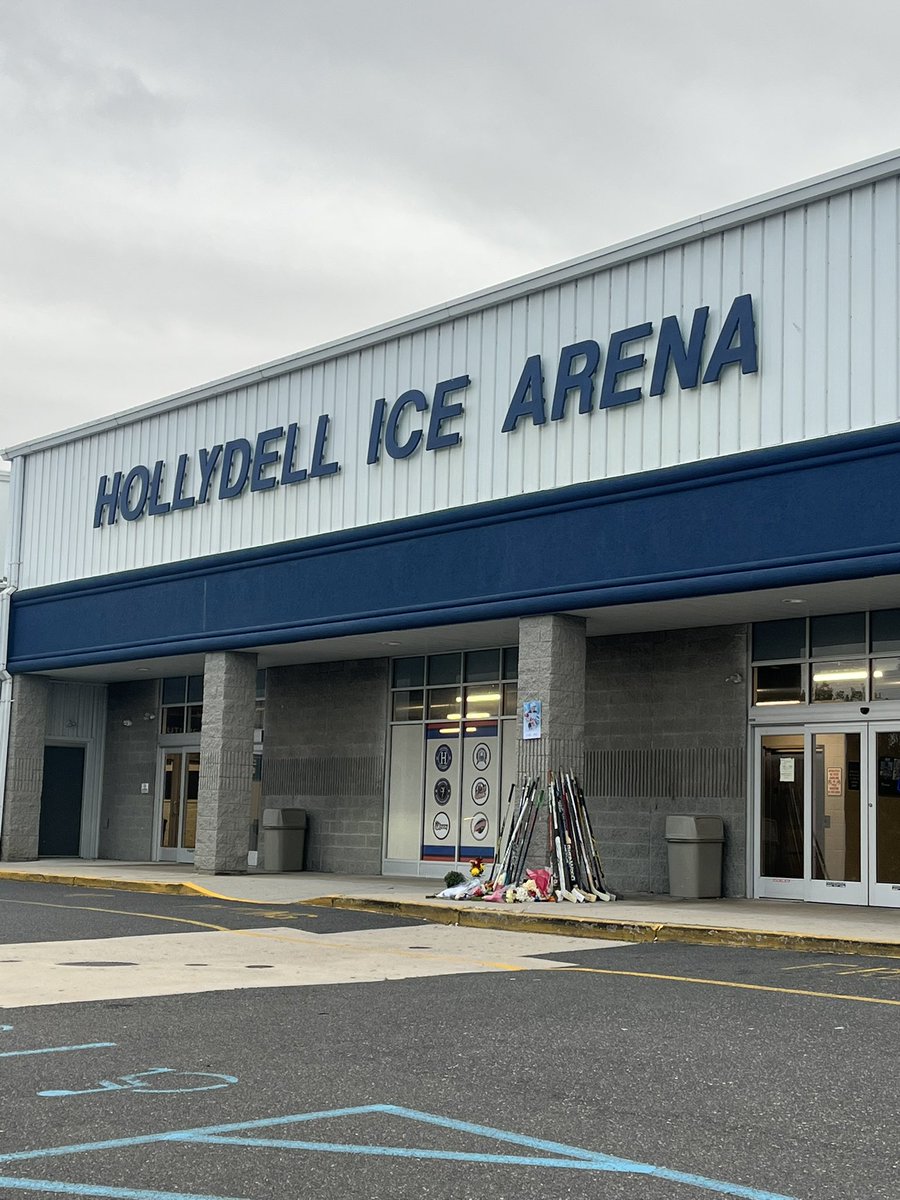The memorial outside of Hollydell Ice Arena continues to grow for the Gaudreau brothers. <a href="/CBSPhiladelphia/">CBS Philadelphia</a>