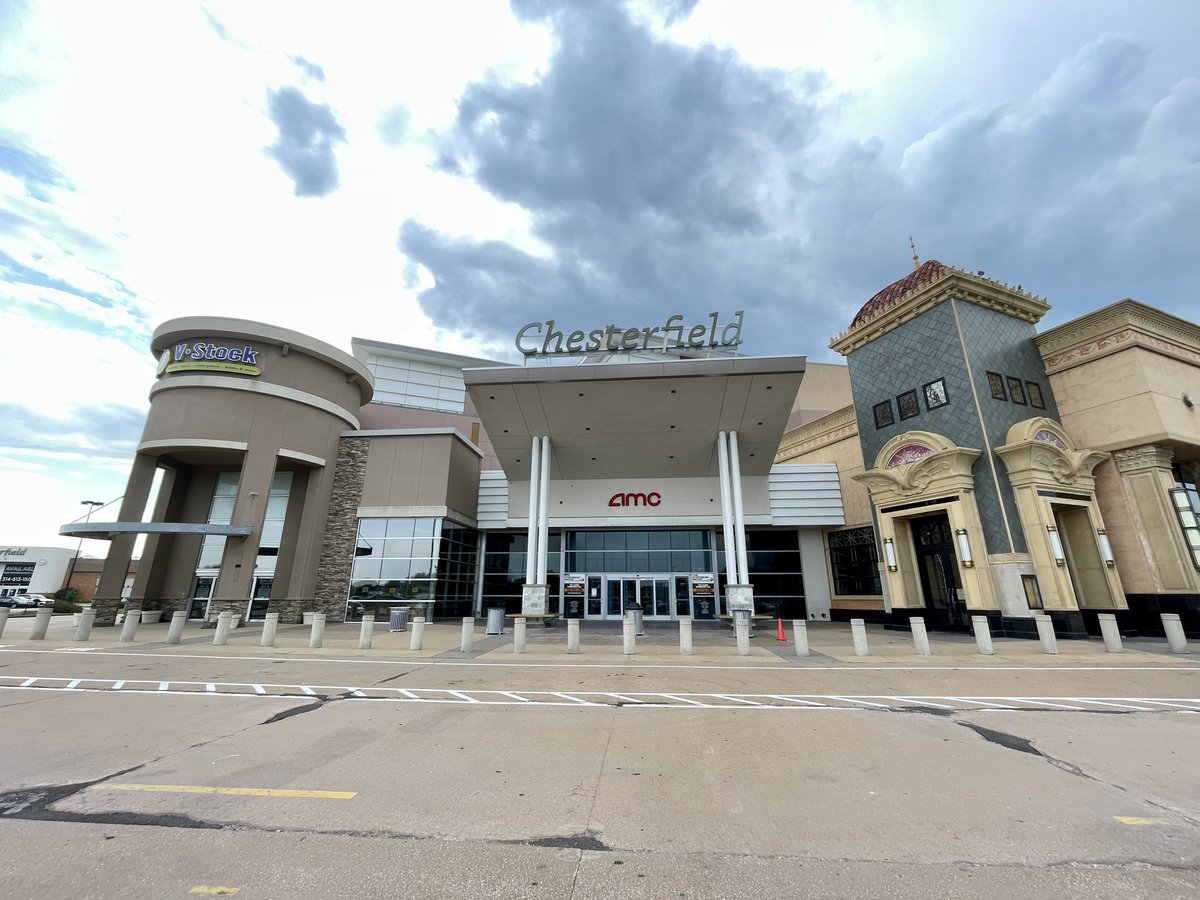 It’s the end of an era. Goodbye Chesterfield Mall 😢 I’ll remember the good times spent there as a teen. Today, I spoke with documentary filmmakers who have been following the closure from the start and will continue through the redevelopment <a href="/SpectrumNewsSTL/">Spectrum News St. Louis</a>