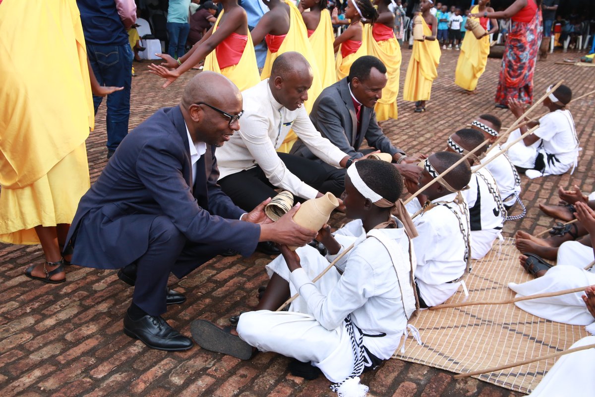 IntekoyUmuco's tweet photo. Mu birori bibereye ijisho hizishijwe  #UmuganurawAbana wizihirijwe muri @HuyeDistrict. https://t.co/wwPzD4oj5n