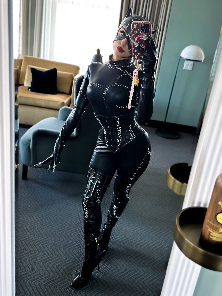 lilbatzz's tweet photo. Hello there 🖤 https://t.co/V5FguFq0my