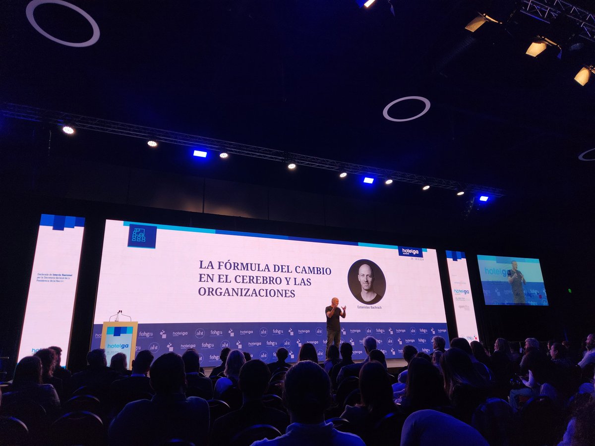 Hotelga (@hotelgaferia) on Twitter photo #Ahora 🗣️ #HotelgaSummit La fórmula del cambio en el cerebro y las organizaciones 🧠📈
Estanislao Bachrach - Master en Business Administration
#Organizaciones #Cambios
<a href="/estanibachrach/">Estanislao Bachrach</a> <a href="/fehgra/">FEHGRA</a> <a href="/AHTArgentina/">AHT</a> <a href="/MesseArgentina/">Messe Frankfurt AR</a> <a href="/fgorbaran/">Fernando Gorbarán</a> #Ahora 🗣️ #HotelgaSummit La fórmula del cambio en el cerebro y las organizaciones 🧠📈
Estanislao Bachrach - Master en Business Administration
#Organizaciones #Cambios
<a href="/estanibachrach/">Estanislao Bachrach</a> <a href="/fehgra/">FEHGRA</a> <a href="/AHTArgentina/">AHT</a> <a href="/MesseArgentina/">Messe Frankfurt AR</a> <a href="/fgorbaran/">Fernando Gorbarán</a>