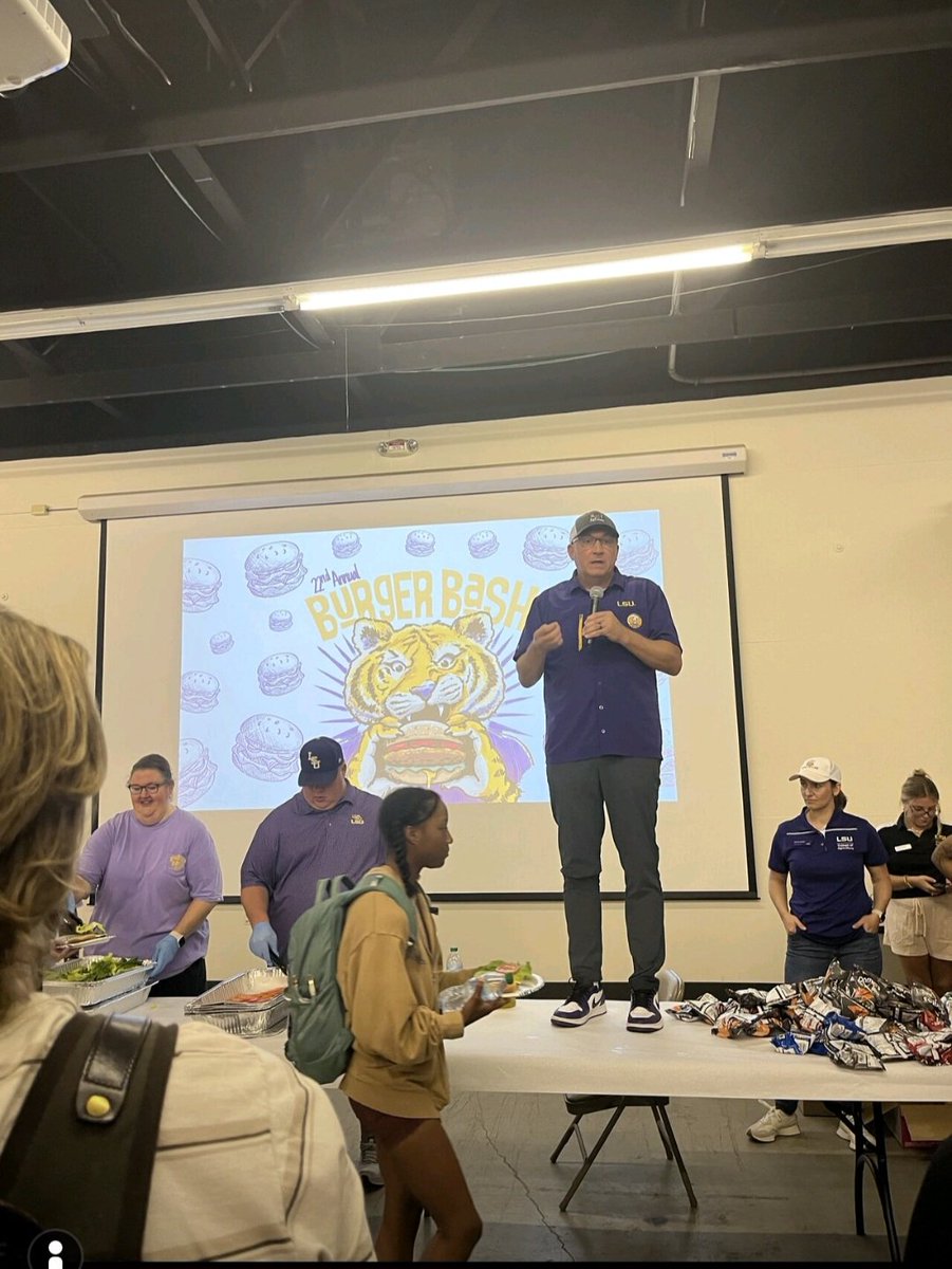 <a href="/LSUCollegeofAg/">College of Agriculture</a> #BurgerBash was amazing!! Hundreds of students, faculty and staff joining us to kick off the semester! We got the crowd pumped with a #GeauxAg chant!!
<a href="/LSU/">LSU</a> <a href="/LSUAgCenter/">LSU AgCenter</a> <a href="/LSULesVoyageurs/">LSU Les Voyageurs</a>